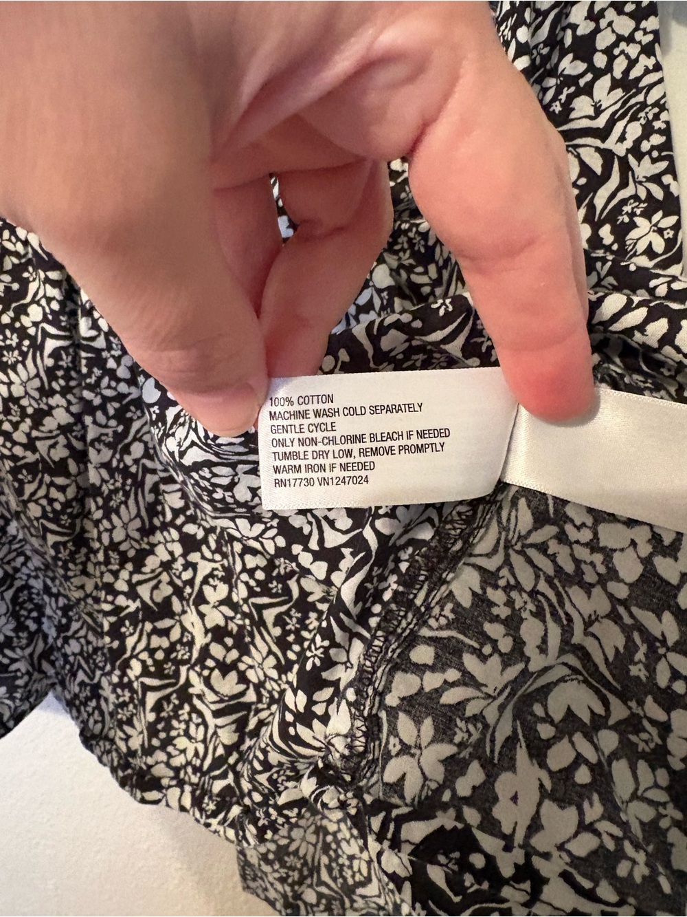 3/$20! Universal Thread Black & White Floral Ruffle Sleeve Top - Picture 4 of 4